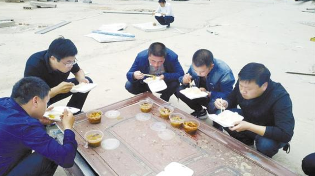 為了“創(chuàng)衛(wèi)”，他們蠻拼的