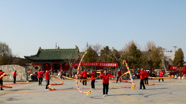 空竹展演慶?！叭恕眹H婦女節(jié)